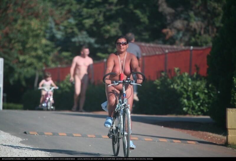 Naturists Road Biking pics - Nudity is an expression of natural beauty