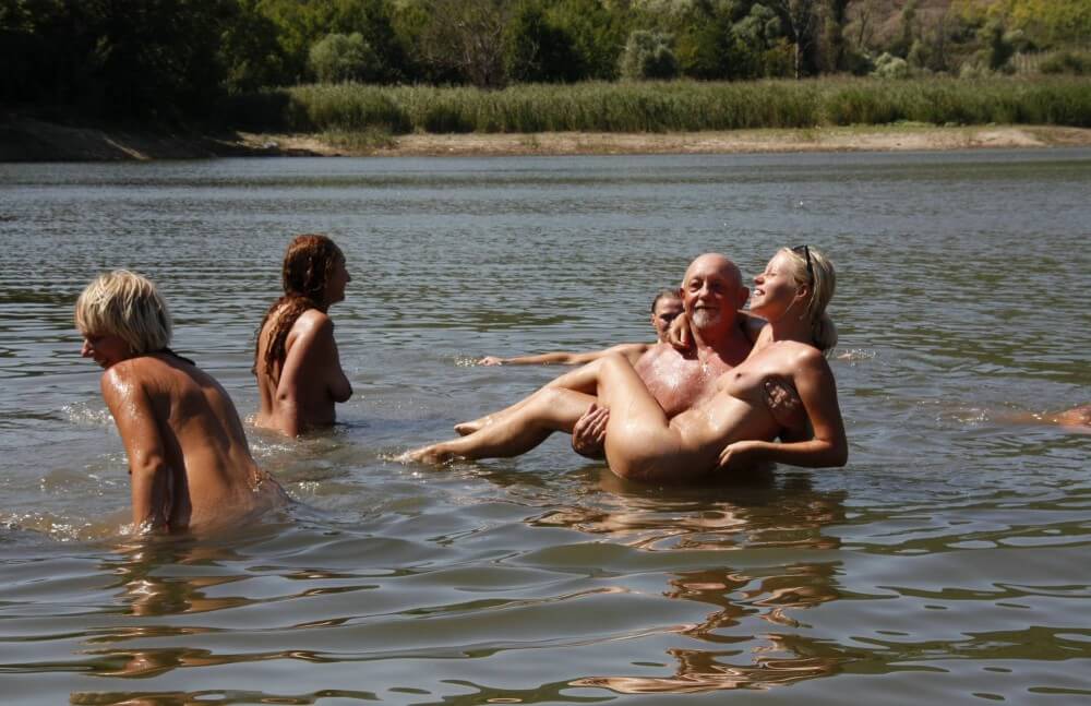 Naturist Family Event # 25 - The pursuit of naturalness and freedom