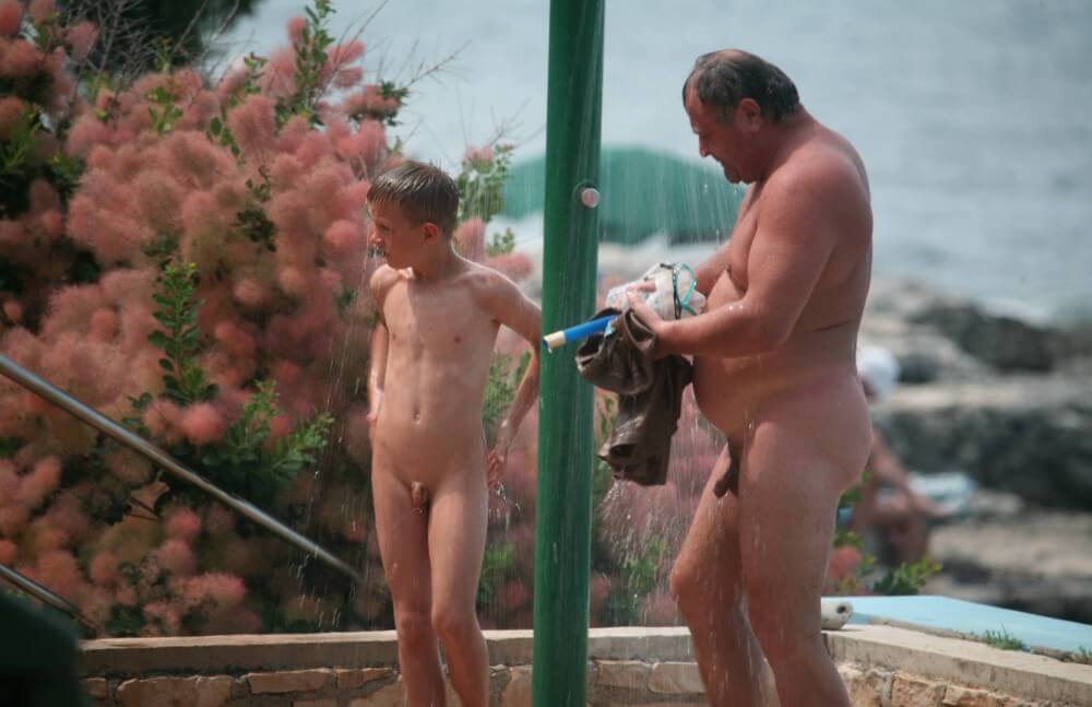 Naturist Shower Profiles pics - Events with completely naked people