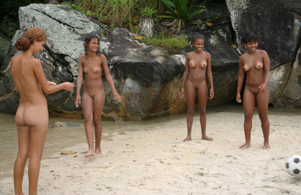 Brazilian Game Gathering gallery - Leaving the house in a state of complete nudity