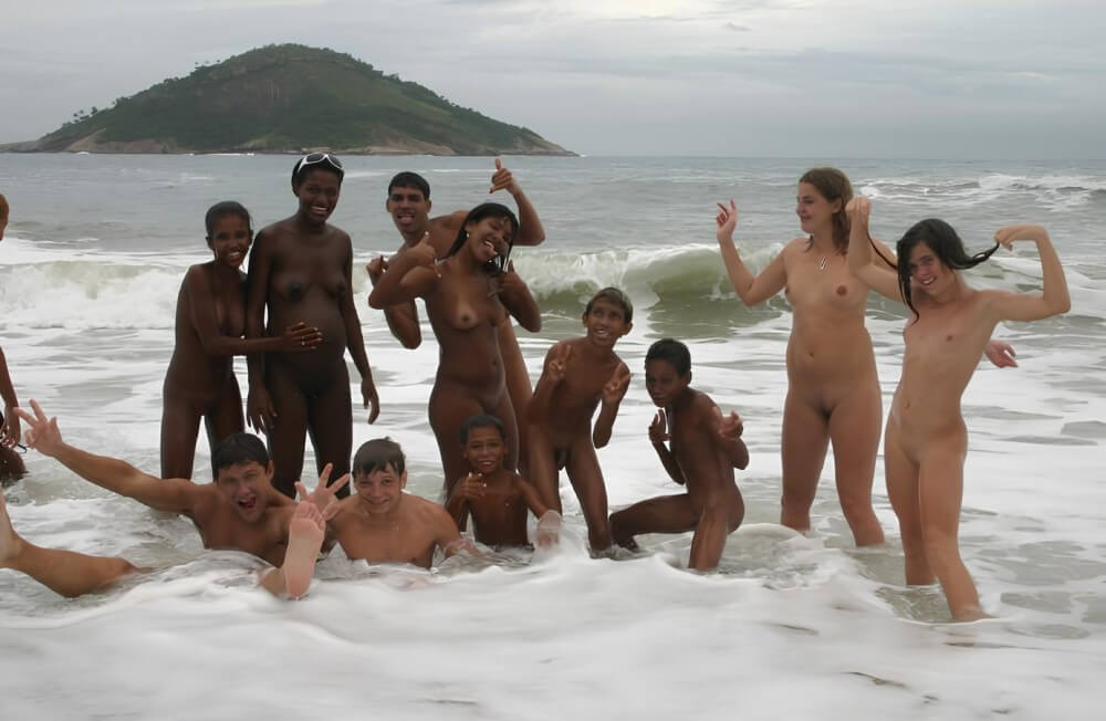 Photo nudism in Brazil - Naturism encourages sincerity and honesty regarding the body