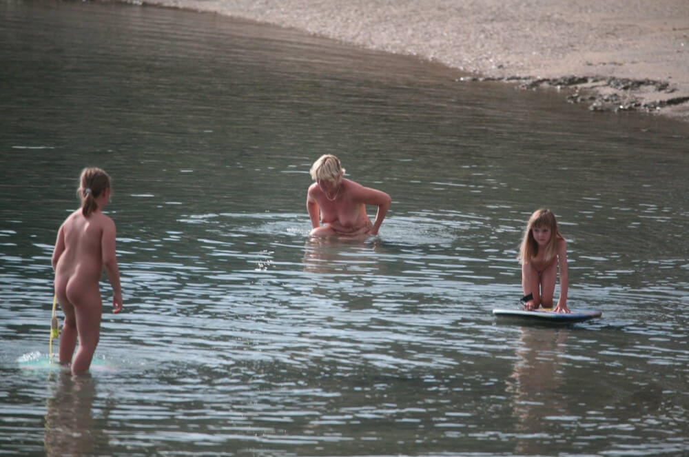 Naturism photo gallery # 14 - Naturists love sunlight and fresh air
