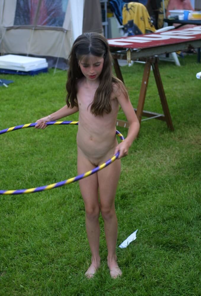 Holland Grass Hula Hoops pics - Nudism strengthens friendships and mutual respect