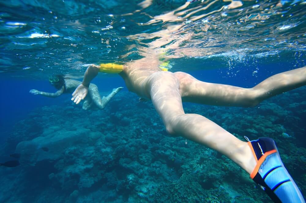 Nudism on the Red Sea photo gallery - Looking at the sun and my own naked body