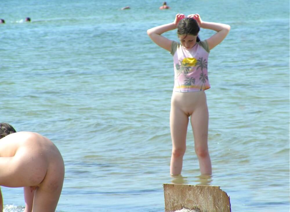 Crazy dirty girls - Nature provides inspiration and energy for the practice of naturism and nudism