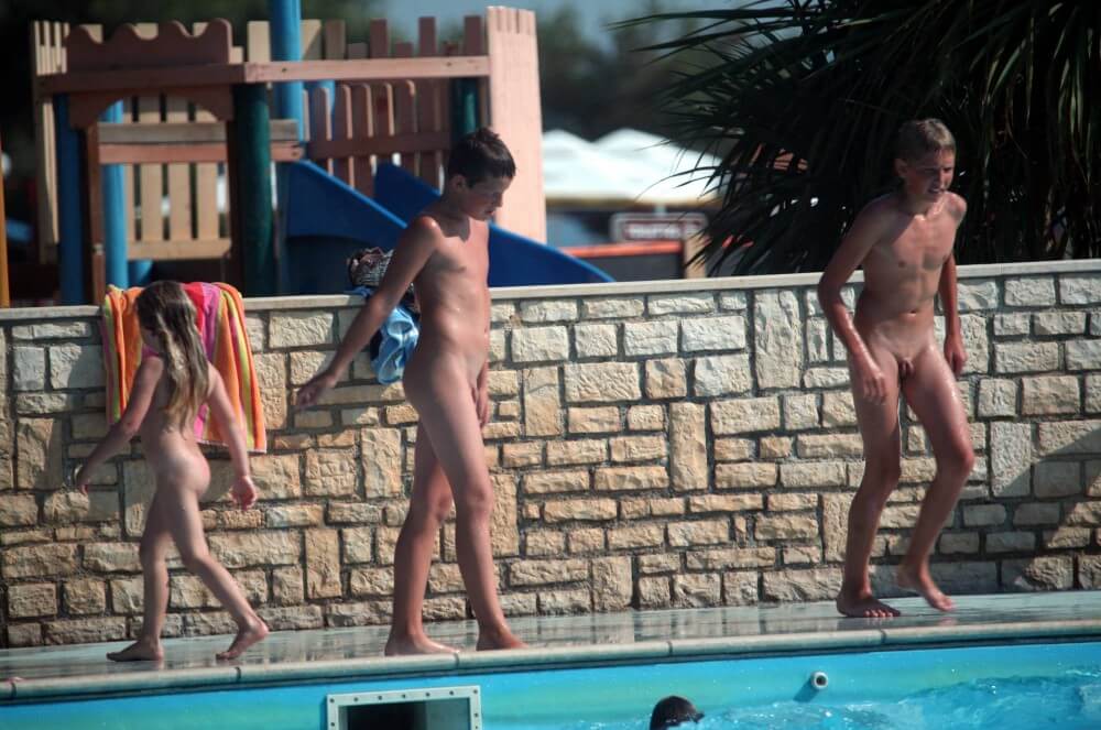 Naturist Pool Assortment photos - Boundaries disappear in the world of nudism