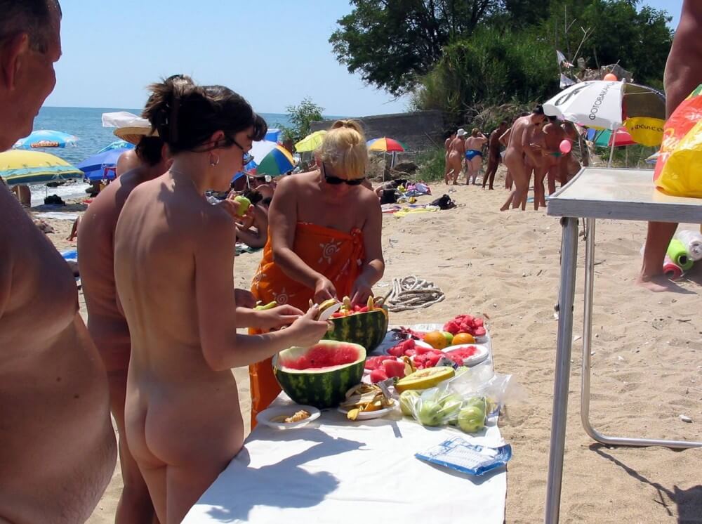 Bulgarian Nude Day Preps pics - Nudist practices help foster respect for differences and individuality