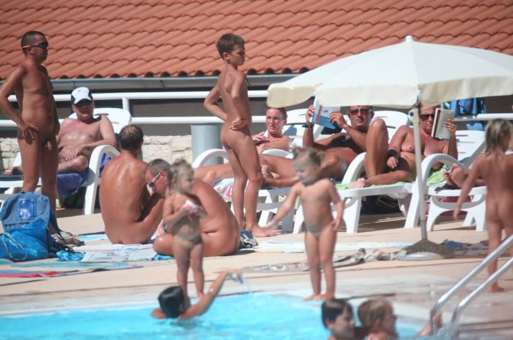 Pool Camping Sides gallery - Health is strengthened through naturism