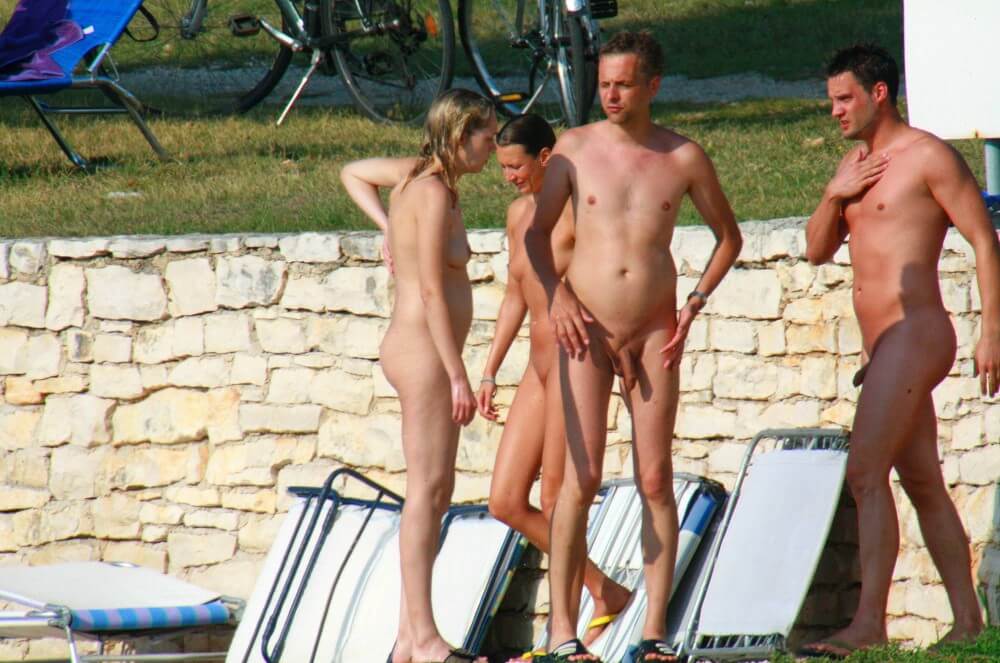 Ula FKK Couples Profile pics - Through naturism, people seek the opportunity to feel free and in harmony