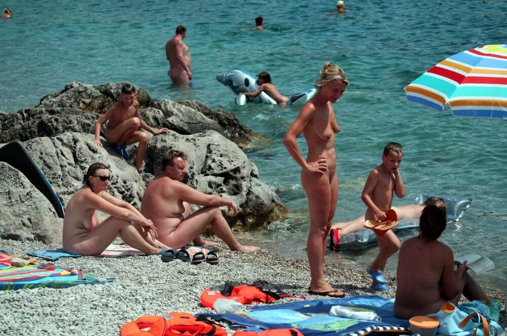 Rock Side Family Camping pics - Naturism promotes tolerance