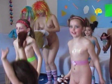 Naturism Freedom: Disco - Nudity helps to overcome insecurities and boost self-esteem