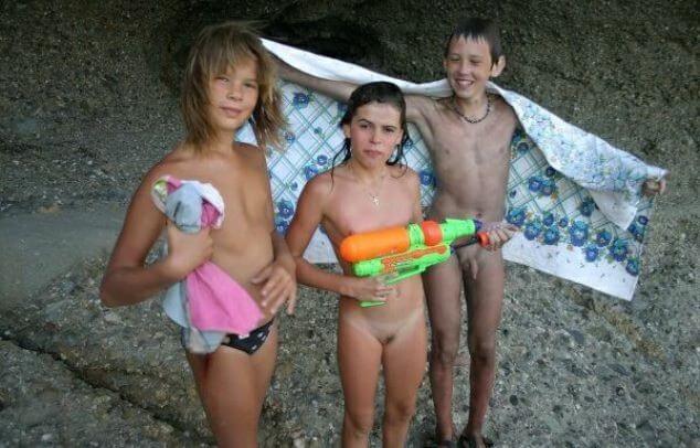 Naturism photo gallery # 33 - Nature is considered the bodys natural clothing