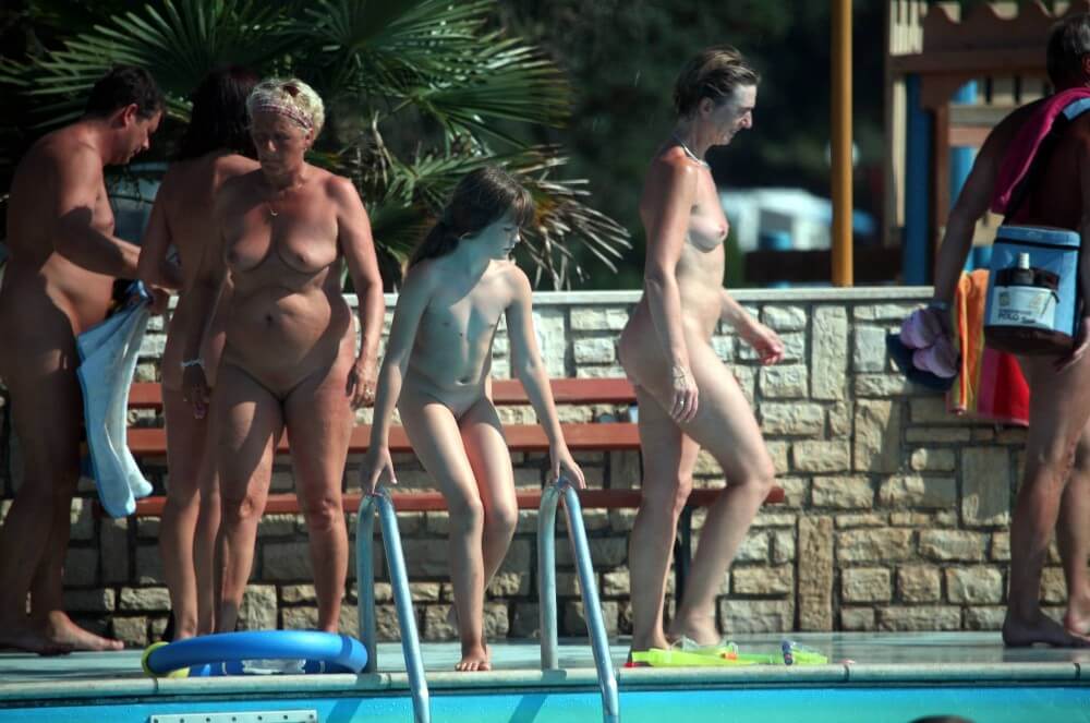 Naturist Pool Cleaning-Up pics - Leaving the house while naked