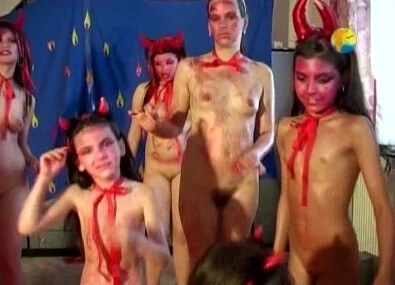 Naturist Freedom: Bu Bu Bu - She went out completely naked