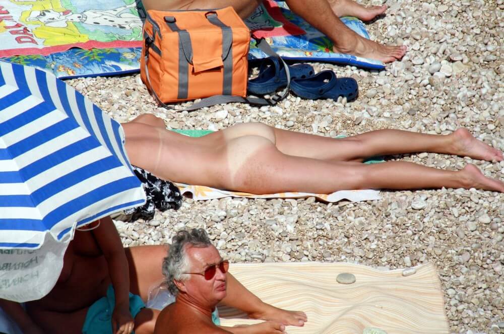 Naturists Beach Relaxation pics - Watching us naked in nature