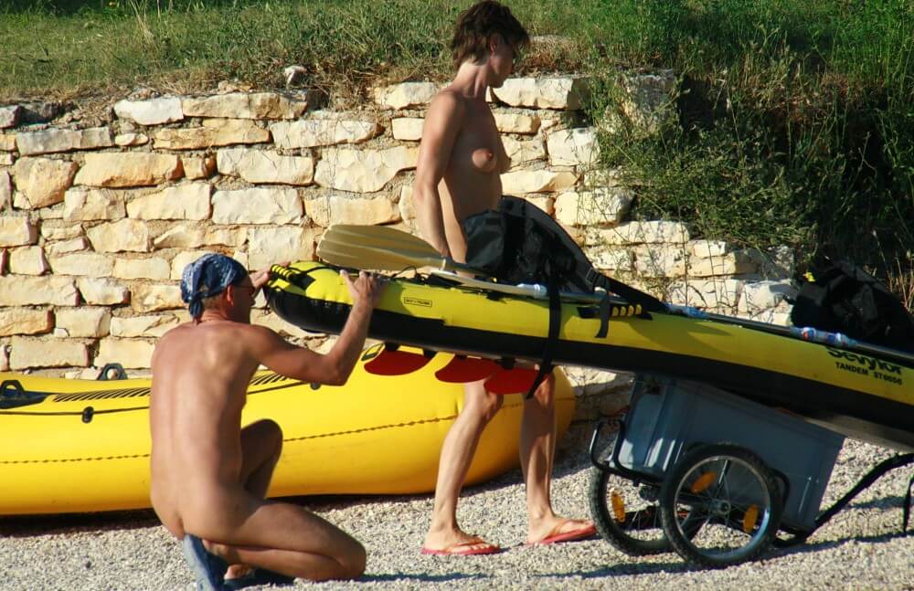 Rafting Team Excursions pics - Spectators are permitted to be naked