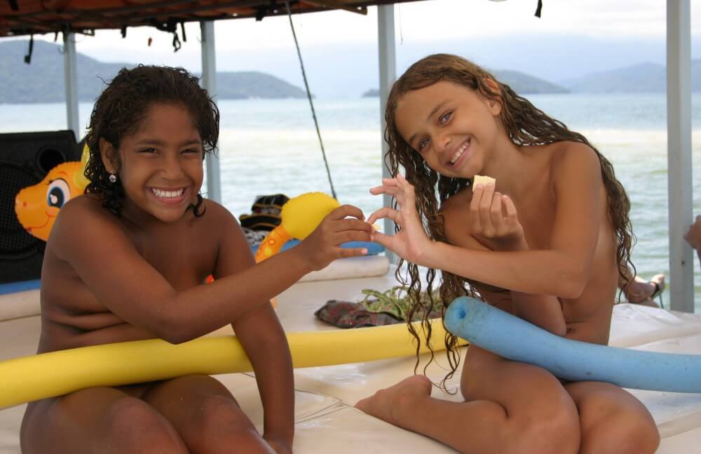 Brazilian Boating Girlfriend pics - The naked body is an expression of beauty