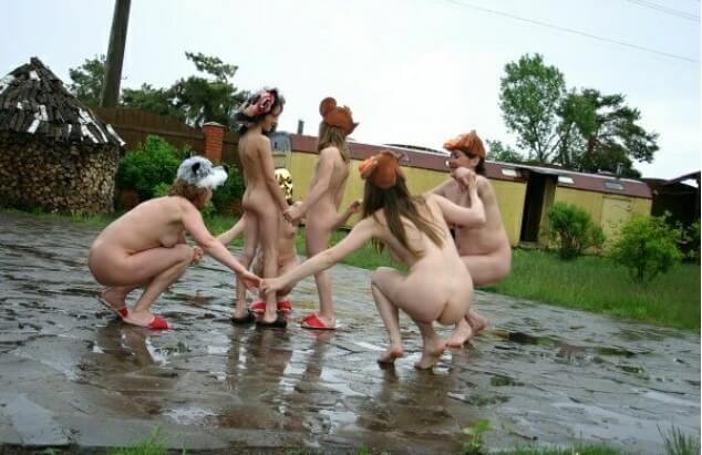 Naturism photo gallery # 23 - Ordinary people as naturists