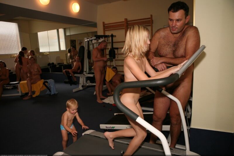Record room naturists photos - Sincerity is the foundation of the nudist lifestyle