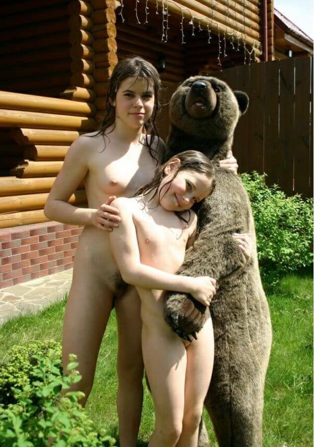 Naturism photo gallery # 57 - The idea of being naked is good