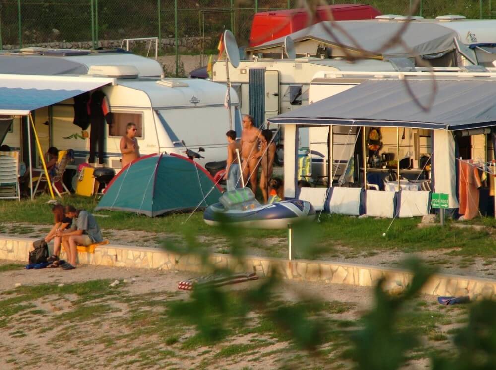 FKK Outdoor Shoreline pics - Naturists live in harmony with nature