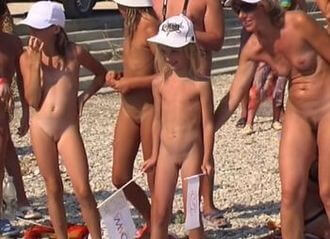 Naturist Royal Family Show video - Naturist practices help us understand that the body is part of nature and its beauty