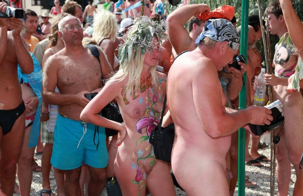 Neptune Painting Couple pics - Living with joy and ease as part of the naturist and nudist lifestyle