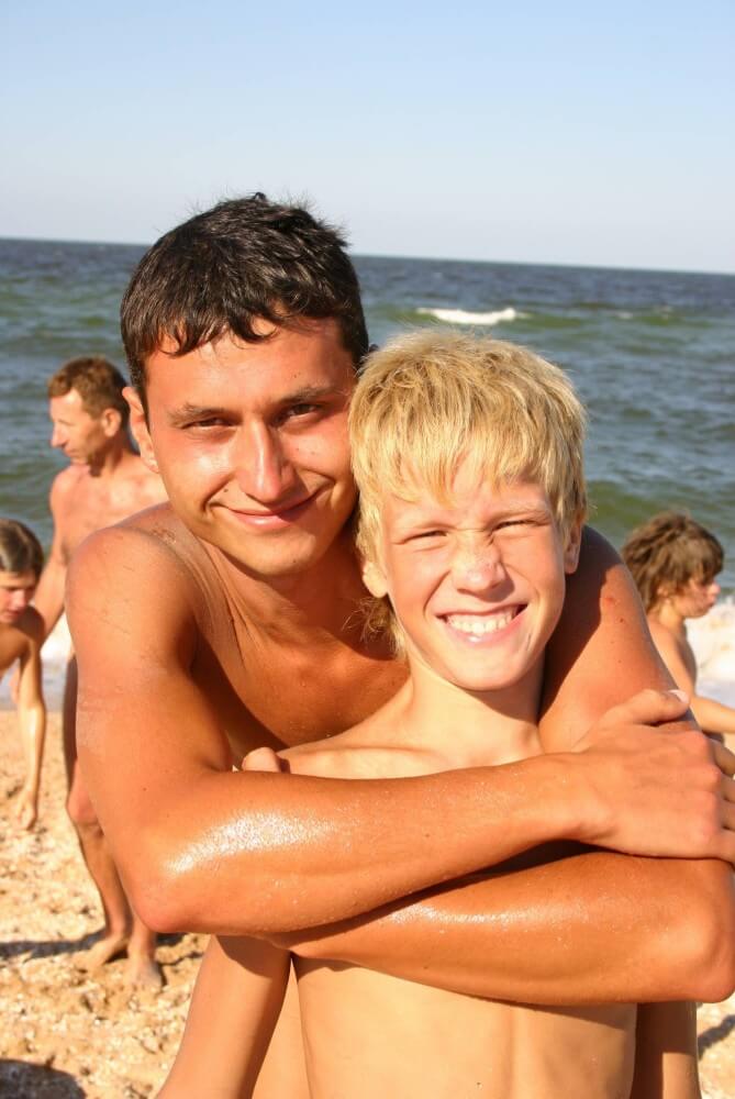 Naturist Group Pictures - A nudist values simplicity and naturalness in life