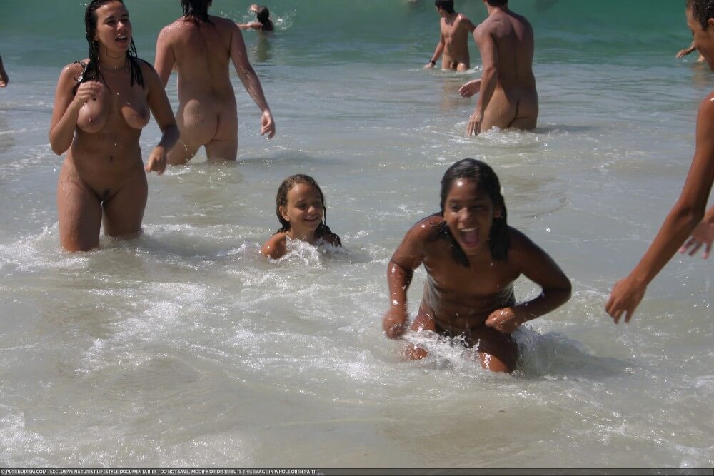 Brazil naturism photo set 4 - In our home, we are all nudists