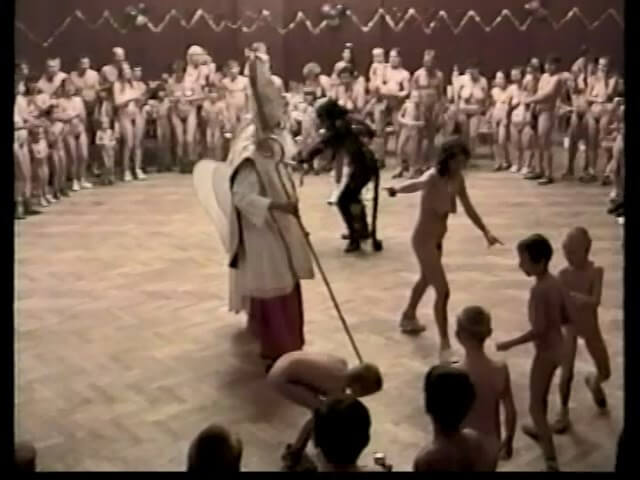 Helios Natura: Christmas Kinder Spiele - Openness to the world and new ideas is an important quality of naturists
